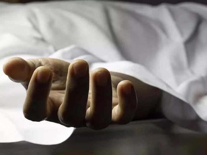 Father was stabbed with a batta for complaining that he was not taking care of him | सांभाळ करीत नसल्याची तक्रार केल्याने पित्यावर केला बत्त्याने वार Father was stabbed with a batta for complaining that he was not taking care of him | सांभाळ करीत नसल्याची तक्रार केल्याने पित्यावर केला बत्त्याने वार