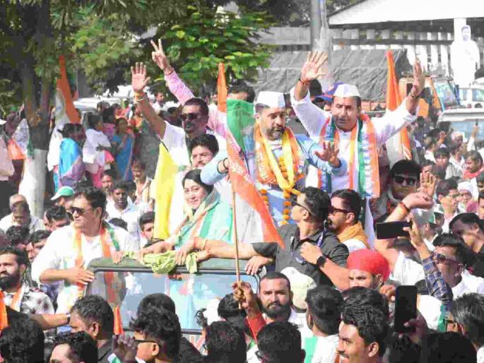 Salil Deshmukh missed filling the application form as he was late by two minutes | सलील देशमुखांना दोन मिनीट उशीर झाल्याने अर्ज भरणे हुकले Salil Deshmukh missed filling the application form as he was late by two minutes | सलील देशमुखांना दोन मिनीट उशीर झाल्याने अर्ज भरणे हुकले