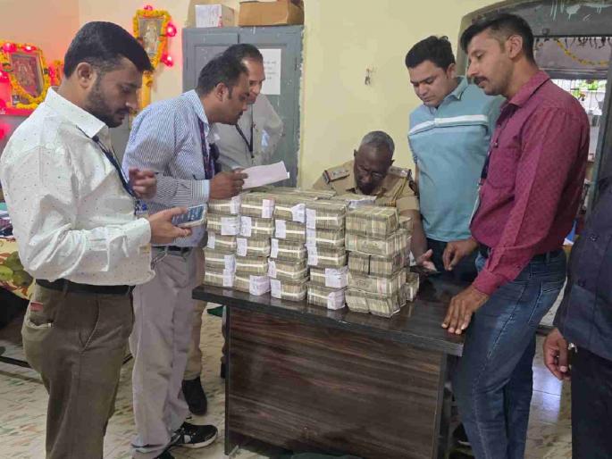 Special squad on fire, seized Rs 3.11 crore cash in three operations | स्पेशल स्कॉड ऑन फायर, तीन कारवाईत पकडली ३.११ कोटी रुपये कॅश Special squad on fire, seized Rs 3.11 crore cash in three operations | स्पेशल स्कॉड ऑन फायर, तीन कारवाईत पकडली ३.११ कोटी रुपये कॅश