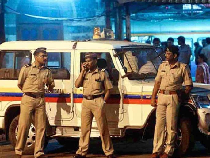 Inspection of every bus coming to Nagpur; Strict police presence at the place | नागपुरात येणाऱ्या प्रत्येक बसची तपासणी; जागोजागी पोलिसांचा कडेकोट बंदोबस्त Inspection of every bus coming to Nagpur; Strict police presence at the place | नागपुरात येणाऱ्या प्रत्येक बसची तपासणी; जागोजागी पोलिसांचा कडेकोट बंदोबस्त