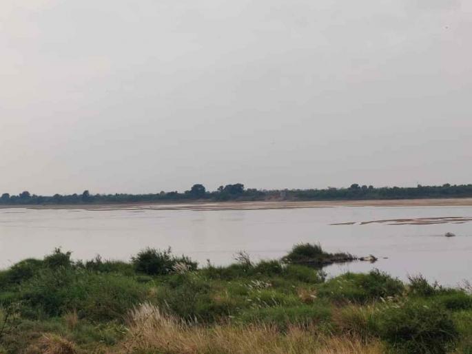 Four children drowned in the river, one died, three survived | चार मुले नदीपात्रात बुडाली, एकाचा मृत्यू, तिघे वाचले Four children drowned in the river, one died, three survived | चार मुले नदीपात्रात बुडाली, एकाचा मृत्यू, तिघे वाचले