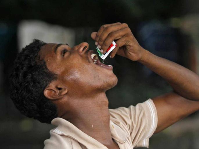 Jaws of tobacco eaters jammed! 751 people could not open their mouths due to tobacco | तंबाखू खाणाऱ्यांचा जबडा झाला जाम! तंबाखूमुळे ७५१ जणांचे तोंड उघडेना Jaws of tobacco eaters jammed! 751 people could not open their mouths due to tobacco | तंबाखू खाणाऱ्यांचा जबडा झाला जाम! तंबाखूमुळे ७५१ जणांचे तोंड उघडेना