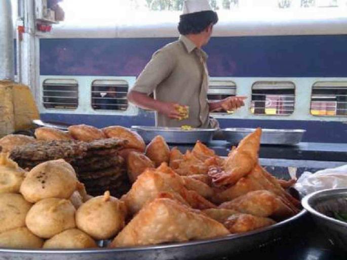 Action will be taken if unauthorized food is sold at Nagpur railway station | नागपूर रेल्वेस्थानकावर अनधिकृत खाद्यपदार्थ विकाल तर होईल कारवाई Action will be taken if unauthorized food is sold at Nagpur railway station | नागपूर रेल्वेस्थानकावर अनधिकृत खाद्यपदार्थ विकाल तर होईल कारवाई