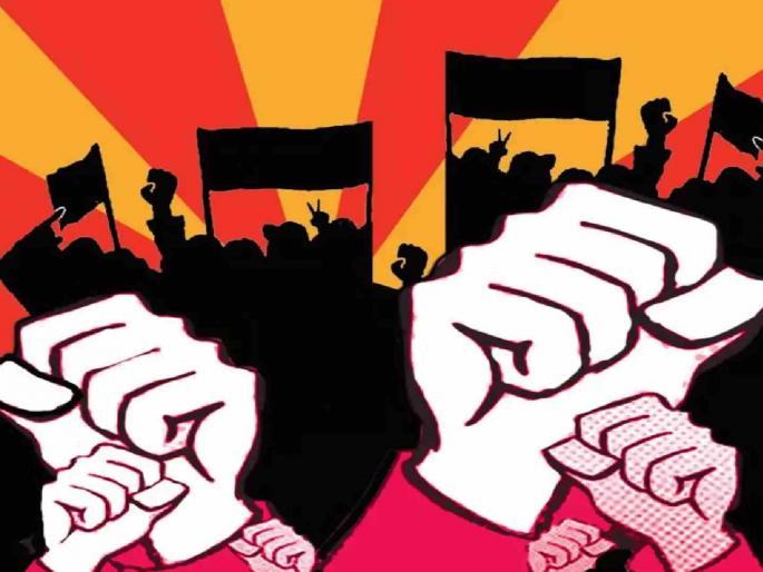 Flood affected farmers staged a protest at the door of the Tehsil office | संतप्त पूरग्रस्त शेतकऱ्यांनी तहसील कार्यालयाच्या दारावर मांडला ठिय्या Flood affected farmers staged a protest at the door of the Tehsil office | संतप्त पूरग्रस्त शेतकऱ्यांनी तहसील कार्यालयाच्या दारावर मांडला ठिय्या