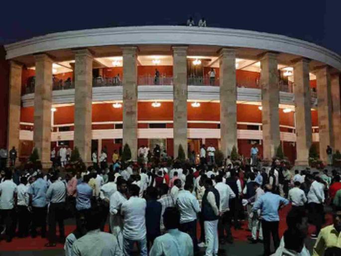 A book highlighting the historical journey of the Winter Sessions will be produced. | हिवाळी अधिवेशनांच्या ऐतिहासिक वाटचालीला अधोरेखित करणाऱ्या ग्रंथाची होणार निर्मिती A book highlighting the historical journey of the Winter Sessions will be produced. | हिवाळी अधिवेशनांच्या ऐतिहासिक वाटचालीला अधोरेखित करणाऱ्या ग्रंथाची होणार निर्मिती