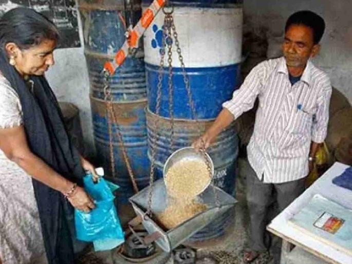 The food of the poor is in the black market; Where did the vigilance committee go? | गरिबांच्या तोंडचा घास काळ्या बाजारात; दक्षता समिती कुठे गेली? The food of the poor is in the black market; Where did the vigilance committee go? | गरिबांच्या तोंडचा घास काळ्या बाजारात; दक्षता समिती कुठे गेली?