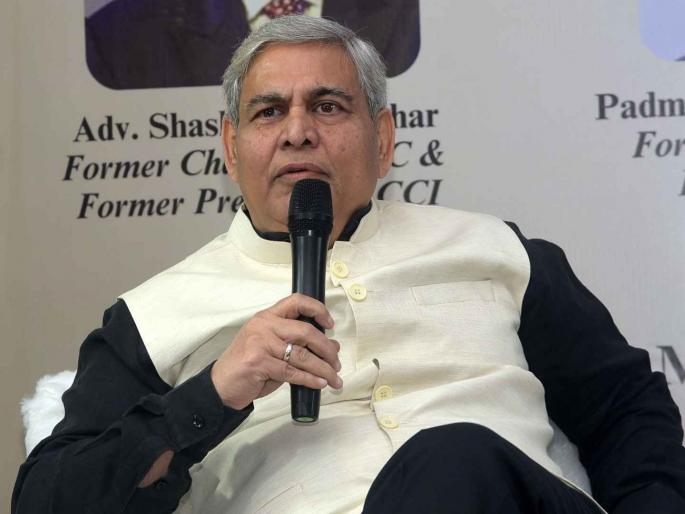 Cricket is popular because of a lot of money, corruption and politics are harming other sports. | भरपूर पैसा असल्याने क्रिकेट लाेकप्रिय, भ्रष्टाचार व राजकारणाने इतर खेळांचे नुकसान