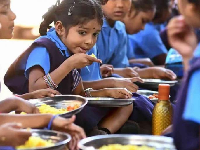 New menu in name only! School nutrition suffers due to funding shortfall | नवा मेन्यू फक्त नावालाच ! शालेय पोषण आहारात निधीमुळे झाला खोडा