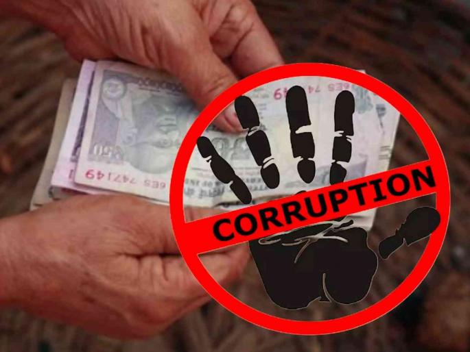 honesty sold for five thousand rupees; Clerk caught red-handed while taking bribe! | पाच हजार रुपयांसाठी विकला इमान; लाच घेतांना लिपिक पकडला रंगेहाथ ! honesty sold for five thousand rupees; Clerk caught red-handed while taking bribe! | पाच हजार रुपयांसाठी विकला इमान; लाच घेतांना लिपिक पकडला रंगेहाथ !
