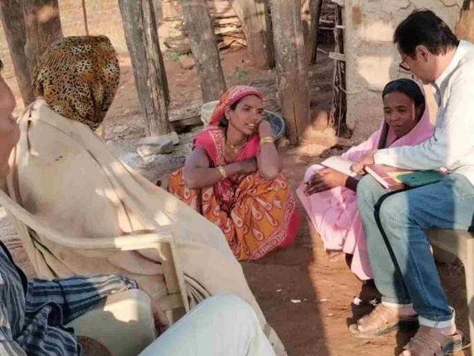 The Thanedar suppressed the Retyakheda superstition case; The 77-year-old woman was tortured | ठाणेदारांनीच दडपले रेट्याखेडा अंधश्रद्धा प्रकरण; ७७ वर्षीय वृद्धेला काळ फासत काढली होती धिंड The Thanedar suppressed the Retyakheda superstition case; The 77-year-old woman was tortured | ठाणेदारांनीच दडपले रेट्याखेडा अंधश्रद्धा प्रकरण; ७७ वर्षीय वृद्धेला काळ फासत काढली होती धिंड