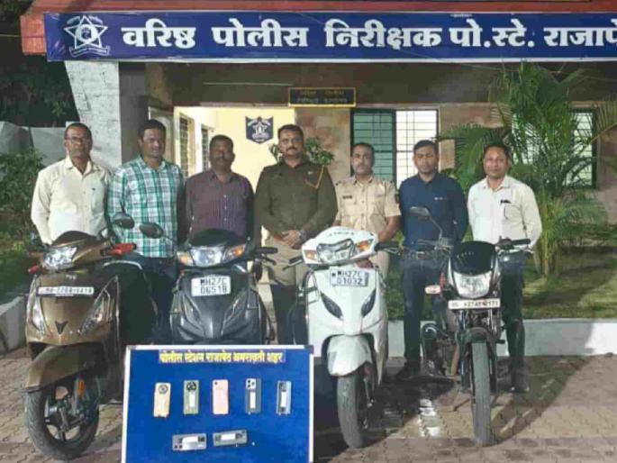 Seventeen years old; snatched eighteen mobile phone! | वय वर्षे सतरा; मोबाईल हिसकावले अठरा! मोबाईल स्नॅचिंग करणारी अल्पवयीनांची गॅंग ताब्यात Seventeen years old; snatched eighteen mobile phone! | वय वर्षे सतरा; मोबाईल हिसकावले अठरा! मोबाईल स्नॅचिंग करणारी अल्पवयीनांची गॅंग ताब्यात