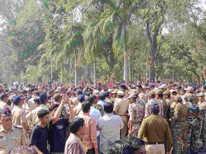 The body will not be picked up until the demands are met. | ऑर्डनन्स फॅक्टरी स्फोट : मागण्या पूर्ण होणार नाही तोपर्यंत मृतदेह उचलणार नाही The body will not be picked up until the demands are met. | ऑर्डनन्स फॅक्टरी स्फोट : मागण्या पूर्ण होणार नाही तोपर्यंत मृतदेह उचलणार नाही