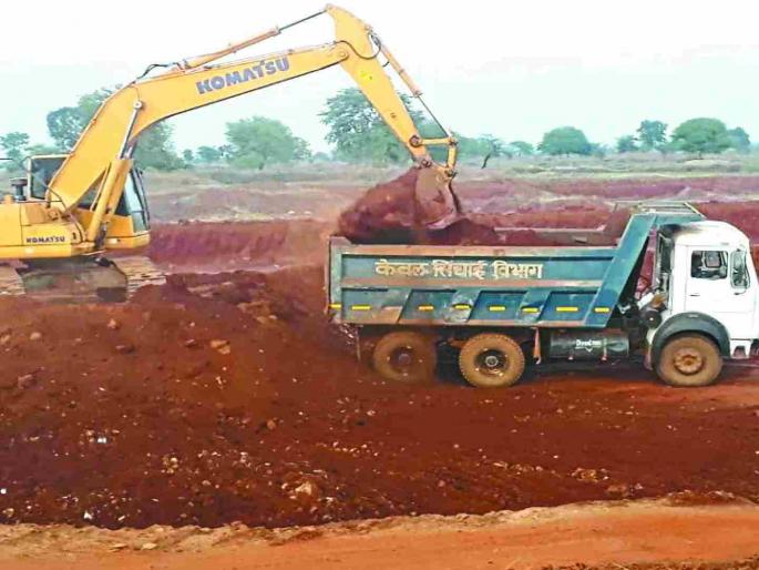 Royalty-free Murum; Disposal of minor minerals with the help of JCB machines | मुरूम विना रॉयल्टीचा; जेसीबी मशीनच्या सहाय्याने गौण खनिजाची विल्हेवाट Royalty-free Murum; Disposal of minor minerals with the help of JCB machines | मुरूम विना रॉयल्टीचा; जेसीबी मशीनच्या सहाय्याने गौण खनिजाची विल्हेवाट