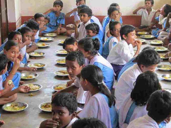 Students will now get around twelve types of dishes in midday meal | मध्यान्ह भोजनात आता विद्यार्थ्यांना मिळणार सुमारे बारा प्रकारचे व्यंजन Students will now get around twelve types of dishes in midday meal | मध्यान्ह भोजनात आता विद्यार्थ्यांना मिळणार सुमारे बारा प्रकारचे व्यंजन