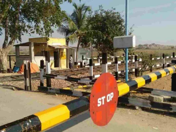 Finally Railways backs down! MPs hold talks with DRM and General Manager | अखेर रेल्वेची माघार ! खासदारांनी डीआरएम व जनरल मॅनेजरशी केली चर्चा Finally Railways backs down! MPs hold talks with DRM and General Manager | अखेर रेल्वेची माघार ! खासदारांनी डीआरएम व जनरल मॅनेजरशी केली चर्चा