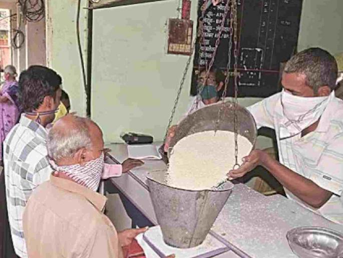 Government employees, do not take advantage of ration; otherwise, action will be taken as per rules | शासकीय कर्मचाऱ्यांनो, रेशनचा लाभ घेऊ नका; नाहीतर नियमानुसार होणार कारवाई Government employees, do not take advantage of ration; otherwise, action will be taken as per rules | शासकीय कर्मचाऱ्यांनो, रेशनचा लाभ घेऊ नका; नाहीतर नियमानुसार होणार कारवाई