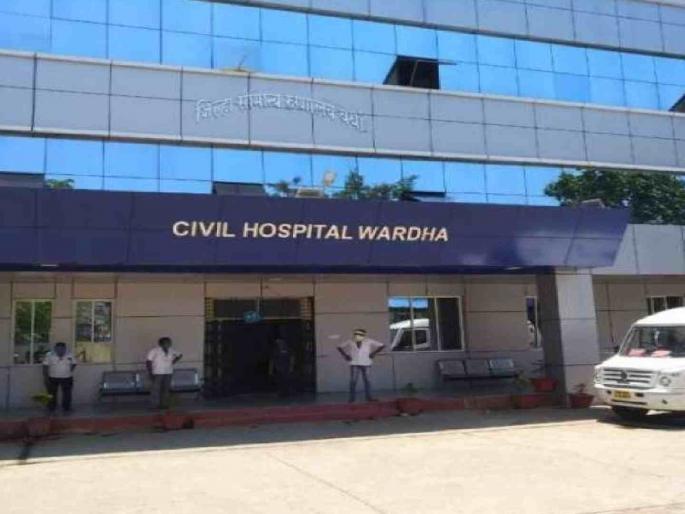 Appointed a year ago, the female officer has not been seen at the hospital for a year, but her salary has not stopped. | वर्षभरापूर्वी नियुक्ती मात्र महिला अधिकाऱ्याचे रुग्णालयाला वर्षभरापासून दर्शनच नाही तरी पगार मात्र थांबला नाही