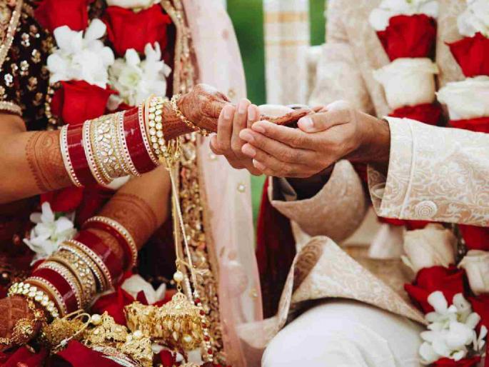Youth's response to 'no band baja, no baraat' weddings is low | 'ना बॅण्डबाजा-ना बारात' साध्या लग्नांना तरुणाईचा कमी प्रतिसाद Youth's response to 'no band baja, no baraat' weddings is low | 'ना बॅण्डबाजा-ना बारात' साध्या लग्नांना तरुणाईचा कमी प्रतिसाद