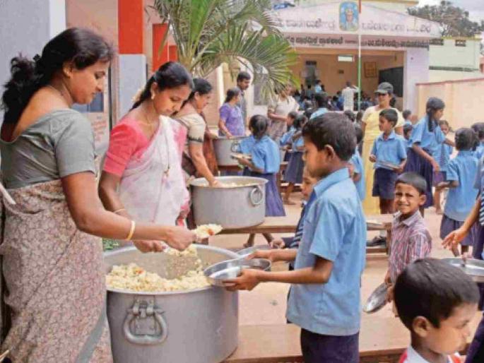 How to meet the expenses of a month in 2500 rupees? Questions about school helpers | २५०० रुपयांत महिनाभराचा खर्च भागवायचा कसा ? शाळेतील मदतनीसांचा सवाल How to meet the expenses of a month in 2500 rupees? Questions about school helpers | २५०० रुपयांत महिनाभराचा खर्च भागवायचा कसा ? शाळेतील मदतनीसांचा सवाल