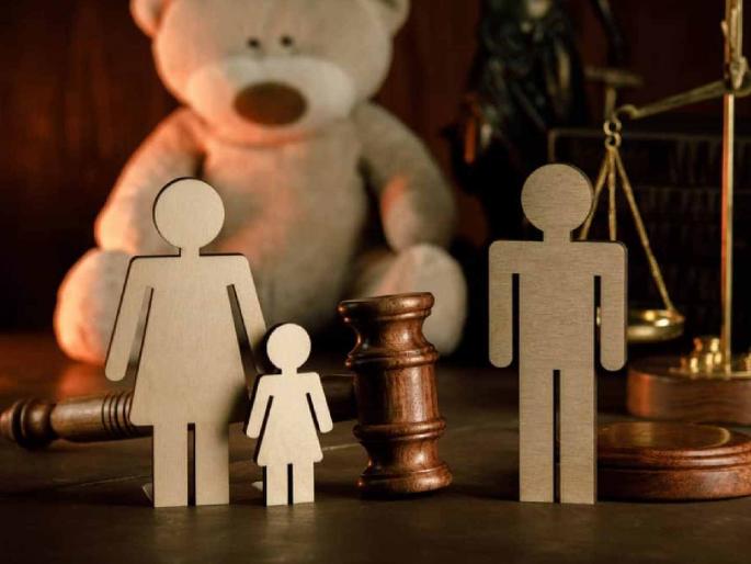 Father's refusal to pay alimony to child; The court scolded father | मुलीला पोटगी देण्यास बापाचा नकार; न्यायालयाने ठणकावले Father's refusal to pay alimony to child; The court scolded father | मुलीला पोटगी देण्यास बापाचा नकार; न्यायालयाने ठणकावले