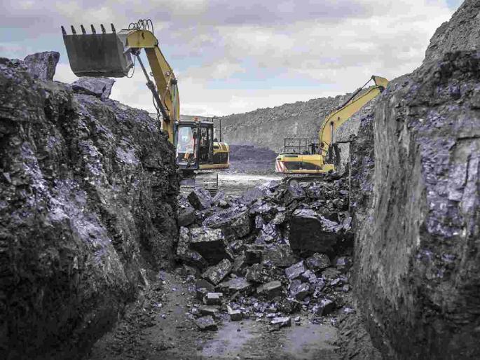 Order to stop coal mining! Excavation begins by breaking the rules | कोळसा उत्खनन बंद करण्याचा आदेश ! नियम डावलून सुरू होते उत्खनन Order to stop coal mining! Excavation begins by breaking the rules | कोळसा उत्खनन बंद करण्याचा आदेश ! नियम डावलून सुरू होते उत्खनन