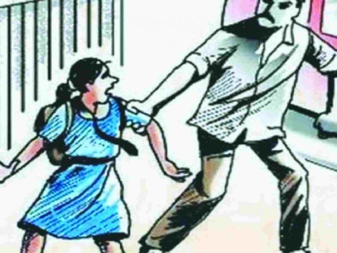Student kidnapped from in front of school; Attempted rape by taking her to the forest | विद्यार्थिनीचे शाळेसमोरून केले अपहरण; जंगलात नेऊन अतिप्रसंगाचा प्रयत्न Student kidnapped from in front of school; Attempted rape by taking her to the forest | विद्यार्थिनीचे शाळेसमोरून केले अपहरण; जंगलात नेऊन अतिप्रसंगाचा प्रयत्न