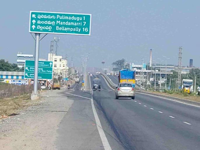 Chandrapur-Nagpur highway swallowed up; Transport companies took over | चंद्रपूर-नागपूर महामार्गच गिळंकृत; ट्रॉन्सपोर्ट कंपन्यांनी केला कब्जा Chandrapur-Nagpur highway swallowed up; Transport companies took over | चंद्रपूर-नागपूर महामार्गच गिळंकृत; ट्रॉन्सपोर्ट कंपन्यांनी केला कब्जा