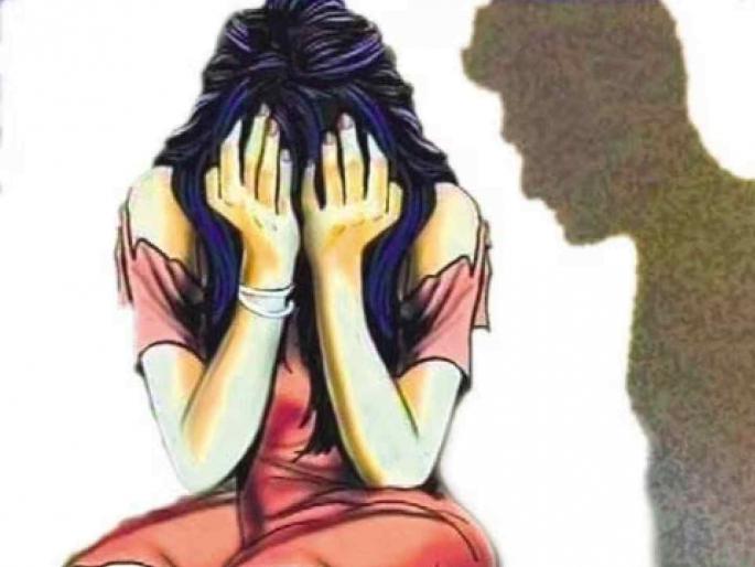Outrageous incident; Bus driver took student to Nagpur and sexually abuse her | संतापजनक घटना; बसचालकाने नागपूर येथे नेऊन केला विद्यार्थिनीवर अत्याचार Outrageous incident; Bus driver took student to Nagpur and sexually abuse her | संतापजनक घटना; बसचालकाने नागपूर येथे नेऊन केला विद्यार्थिनीवर अत्याचार