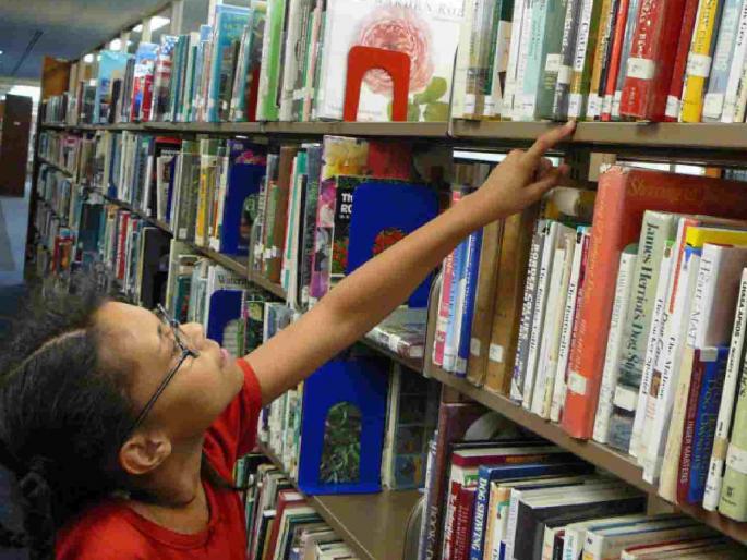 Even after 40 years of the declaration, 75 percent of the villages in the state do not have libraries. | घोषणेला ४० वर्षे लोटूनही राज्यातील ७५ टक्के गावांमध्ये ग्रंथालये नाहीत Even after 40 years of the declaration, 75 percent of the villages in the state do not have libraries. | घोषणेला ४० वर्षे लोटूनही राज्यातील ७५ टक्के गावांमध्ये ग्रंथालये नाहीत