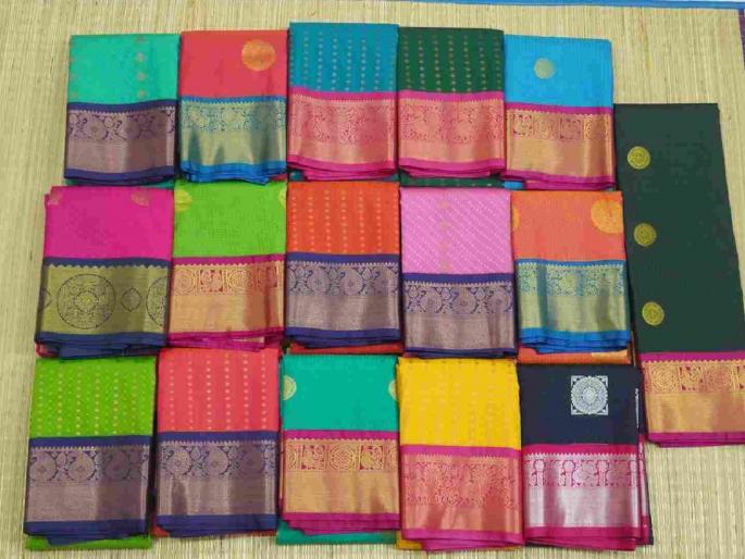 Antyodaya card holders will get free sarees on Maharashtra Day | अंत्योदय कार्डधारकांना महाराष्ट्र दिनाला मिळणार मोफत साडी