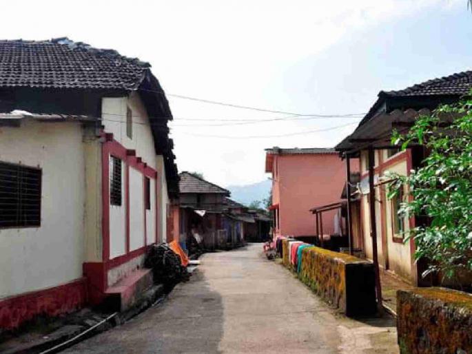 Encroachment notices issued to 150 families who have been building houses for 40 years | ४० वर्षांपासून घरे बांधून राहणाऱ्या दीडशे कुटुंबांना अतिक्रमणाची नोटीस Encroachment notices issued to 150 families who have been building houses for 40 years | ४० वर्षांपासून घरे बांधून राहणाऱ्या दीडशे कुटुंबांना अतिक्रमणाची नोटीस