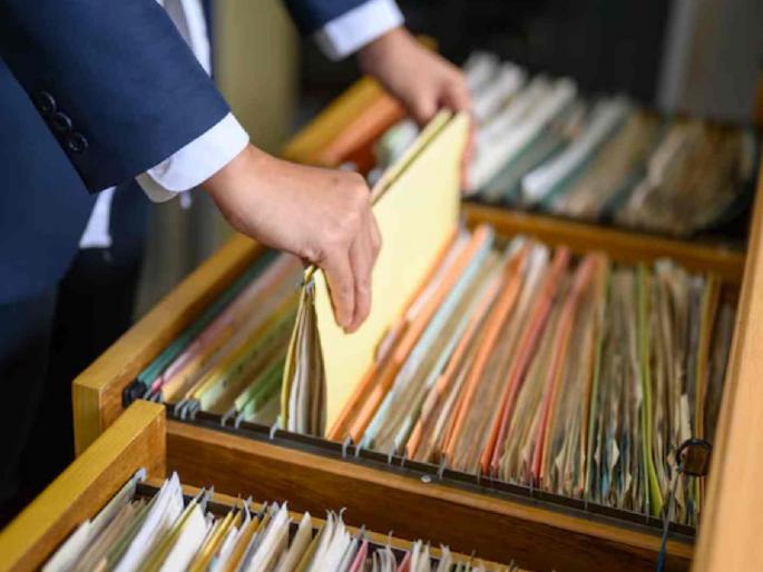 Senior officials in jail, piles of files in education department | वरिष्ठ अधिकारी कारागृहात, शिक्षण विभागात फायलींचे ढीग