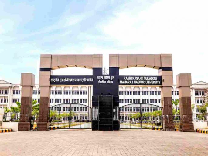 If you want a degree, take the exam with the new syllabus: BBA, B. Com students suffer due to the university's mismanagement | पदवी हवी असेल तर नव्या अभ्यासक्रमाने परीक्षा द्या : विद्यापीठाच्या भोंगळ कारभारामुळे बीबीए, बी. कॉमच्या विद्यार्थ्यांना फटका If you want a degree, take the exam with the new syllabus: BBA, B. Com students suffer due to the university's mismanagement | पदवी हवी असेल तर नव्या अभ्यासक्रमाने परीक्षा द्या : विद्यापीठाच्या भोंगळ कारभारामुळे बीबीए, बी. कॉमच्या विद्यार्थ्यांना फटका