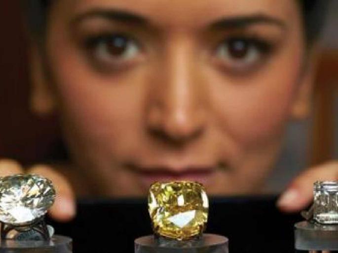 'Maria' was blinded by love; she stole a diamond ring for her wedding | प्रेमात आंधळी झाली ‘मारिया’; लग्नासाठी केली हिऱ्याच्या अंगठीची चोरी 'Maria' was blinded by love; she stole a diamond ring for her wedding | प्रेमात आंधळी झाली ‘मारिया’; लग्नासाठी केली हिऱ्याच्या अंगठीची चोरी