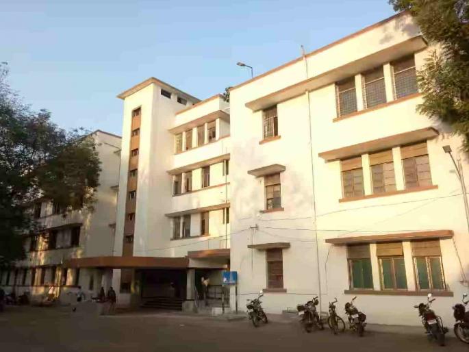 Contractual employees at Nagpur's Kamgar Hospital face hunger strike | नागपूरमधील कामगार रुग्णालयातील कंत्राटी कर्मचाऱ्यांवर उपासमारीची वेळ Contractual employees at Nagpur's Kamgar Hospital face hunger strike | नागपूरमधील कामगार रुग्णालयातील कंत्राटी कर्मचाऱ्यांवर उपासमारीची वेळ