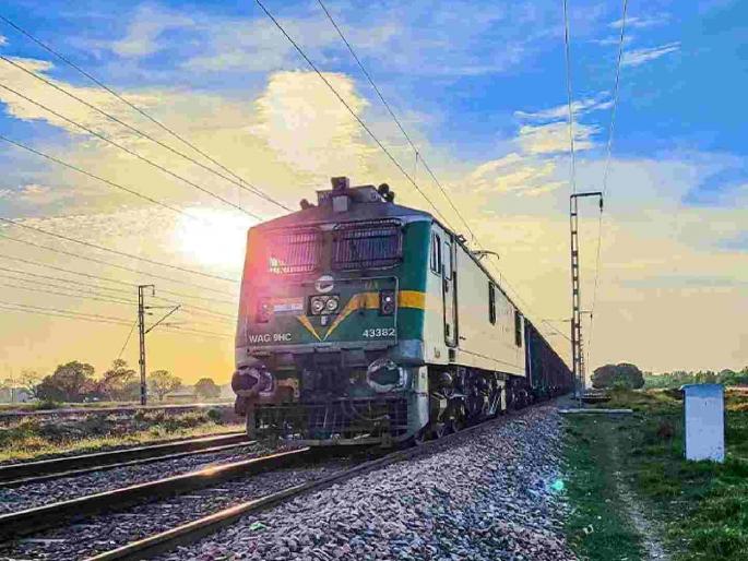 Railway delays wreak havoc even before the rains! Santragachhi Express delayed by 16 hours | पावसाआधीच 'रेल्वे लेटलतीफी'चा कहर! संतरागाछी एक्स्प्रेस १६ तास उशीराने Railway delays wreak havoc even before the rains! Santragachhi Express delayed by 16 hours | पावसाआधीच 'रेल्वे लेटलतीफी'चा कहर! संतरागाछी एक्स्प्रेस १६ तास उशीराने