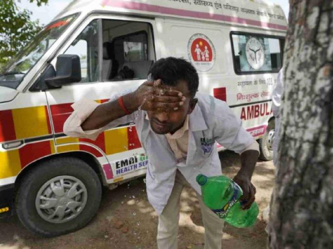 "No salary, no life!": 102 ambulance drivers in Bhandara warn of drowning | "वेतन नाही, जगणं नको!" : भंडाऱ्यातील १०२ रुग्णवाहिका चालकांचा जलसमाधीचा इशारा "No salary, no life!": 102 ambulance drivers in Bhandara warn of drowning | "वेतन नाही, जगणं नको!" : भंडाऱ्यातील १०२ रुग्णवाहिका चालकांचा जलसमाधीचा इशारा