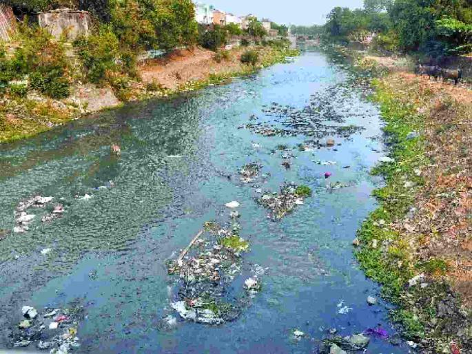 False claim of 100 percent cleanliness: Rivers remain unclean despite spending crores! | १०० टक्के सफाईचा फोल दावा : कोट्यवधी खर्चुनही नद्या अस्वच्छच !