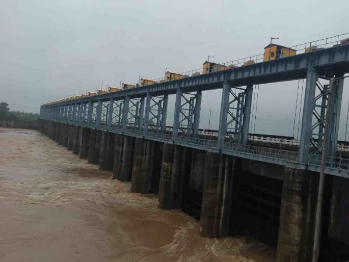 All 23 gates of Dhapewada Barrage in Gondia opened | गोंदियातील धापेवाडा बॅरेजचे सर्व २३ दरवाजे उघडले All 23 gates of Dhapewada Barrage in Gondia opened | गोंदियातील धापेवाडा बॅरेजचे सर्व २३ दरवाजे उघडले