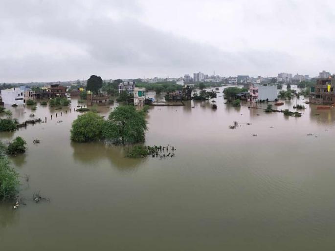 Wainganga is agitated! Even though 33 gates of Gosekhurd are open, the water level is not stable | वैनगंगा खवळली! गोसेखुर्दचे ३३ गेट सुरू असूनही पाण्याची पातळी स्थिर नाही Wainganga is agitated! Even though 33 gates of Gosekhurd are open, the water level is not stable | वैनगंगा खवळली! गोसेखुर्दचे ३३ गेट सुरू असूनही पाण्याची पातळी स्थिर नाही