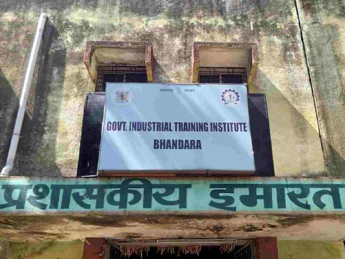 Objection to the name Prithviraj Chavan; Uddhav group strongly opposes the renaming of Tumsar ITI | पृथ्वीराज चव्हाण नावावर आक्षेप; तुमसर आयटीआय नामांतरावर उद्धव गटाचा तीव्र विरोध Objection to the name Prithviraj Chavan; Uddhav group strongly opposes the renaming of Tumsar ITI | पृथ्वीराज चव्हाण नावावर आक्षेप; तुमसर आयटीआय नामांतरावर उद्धव गटाचा तीव्र विरोध
