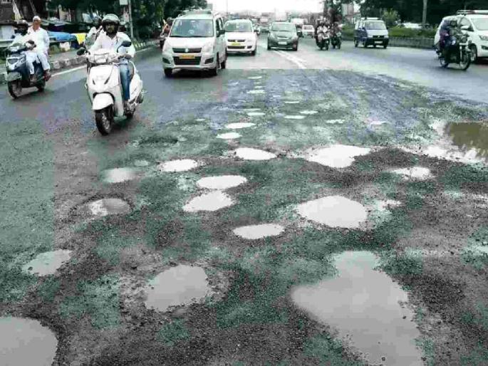 Nagpur's dream of 'Smart City' becomes a reality with 'Khadda City' | नागपूरचे 'स्मार्ट सिटी'चे स्वप्न 'खड्डा सिटी' या वास्तवात उतरले Nagpur's dream of 'Smart City' becomes a reality with 'Khadda City' | नागपूरचे 'स्मार्ट सिटी'चे स्वप्न 'खड्डा सिटी' या वास्तवात उतरले