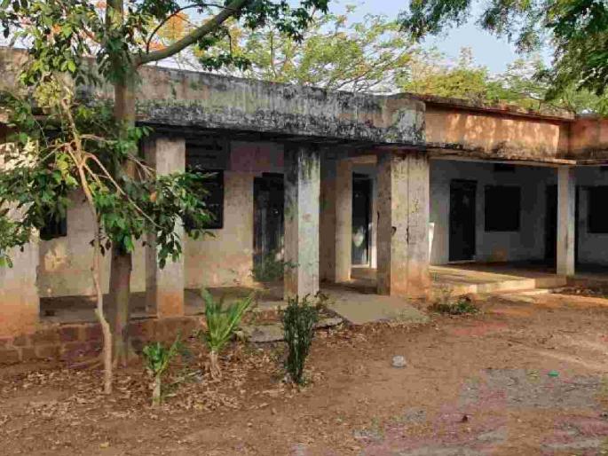 Education in a dangerous building? 200 classrooms of the Zilla Parishad in Gondia are dilapidated! | धोकादायक इमारतीत शिक्षण? गोंदियातील जिल्हा परिषदेच्या २०० वर्गखोल्या जीर्ण ! Education in a dangerous building? 200 classrooms of the Zilla Parishad in Gondia are dilapidated! | धोकादायक इमारतीत शिक्षण? गोंदियातील जिल्हा परिषदेच्या २०० वर्गखोल्या जीर्ण !