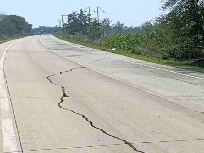 Ramtek-Bhandara National Highway has developed cracks in two years | दोन वर्षांत रामटेक-भंडारा राष्ट्रीय महामार्गाला गेले तडे Ramtek-Bhandara National Highway has developed cracks in two years | दोन वर्षांत रामटेक-भंडारा राष्ट्रीय महामार्गाला गेले तडे