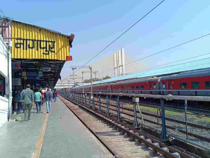 The empty, locked coaches of the express train will be opened. | एक्सप्रेस ट्रेनचे रिकामे ढण-ढण धावणारे कुलूपबंद कोच उघडणार