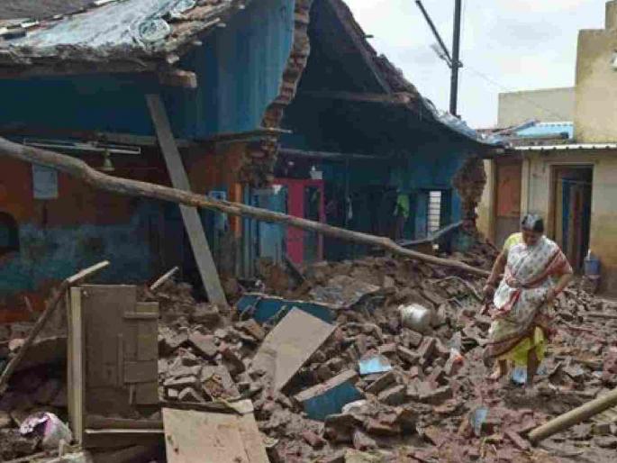 More than seven thousand houses collapsed due to rains in Wardha district, causing financial loss | वर्धा जिल्ह्यातील पावसामुळे सात हजारांहून जादा घरांची पडझड, आर्थिक फटका More than seven thousand houses collapsed due to rains in Wardha district, causing financial loss | वर्धा जिल्ह्यातील पावसामुळे सात हजारांहून जादा घरांची पडझड, आर्थिक फटका