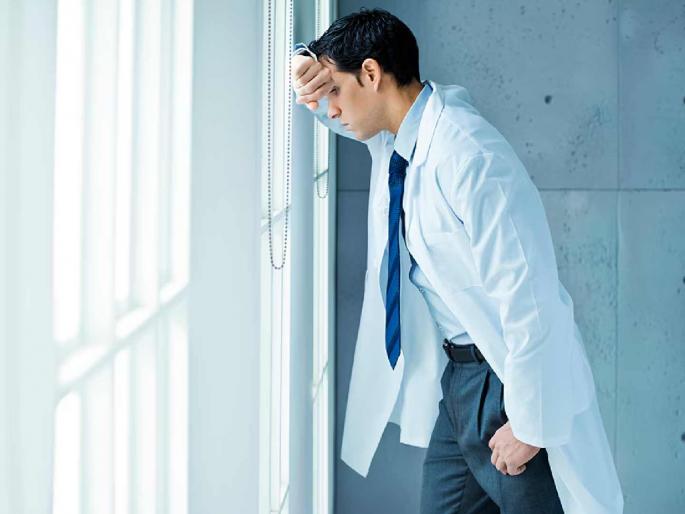 MBBS student attempts suicide after being harassed by professor | एमबीबीएस विद्यार्थ्याने प्राध्यापकाच्या जाचाला कंटाळून विद्यार्थ्याचा आत्महत्येचा प्रयत्न MBBS student attempts suicide after being harassed by professor | एमबीबीएस विद्यार्थ्याने प्राध्यापकाच्या जाचाला कंटाळून विद्यार्थ्याचा आत्महत्येचा प्रयत्न