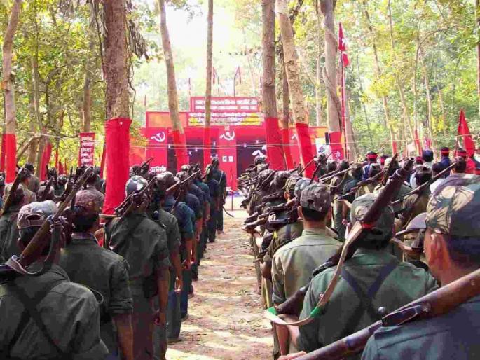 11 Maoists surrender in Gadchiroli; Lay down arms in the presence of Director General Rashmi Shukla | गडचिरोलीत ११ जहाल माओवाद्यांचे आत्मसमर्पण; महासंचालक रश्मी शुक्ला यांच्या उपस्थितीत टाकले शस्त्र 11 Maoists surrender in Gadchiroli; Lay down arms in the presence of Director General Rashmi Shukla | गडचिरोलीत ११ जहाल माओवाद्यांचे आत्मसमर्पण; महासंचालक रश्मी शुक्ला यांच्या उपस्थितीत टाकले शस्त्र
