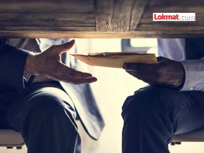 Two officials of the Town Planning Department caught by ACB while accepting a bribe of Rs 1 lakh in Amravati | अमरावतीत १ लाखाची लाच घेताना नगररचना विभागाचे दोन अधिकारी एसीबीच्या जाळ्यात Two officials of the Town Planning Department caught by ACB while accepting a bribe of Rs 1 lakh in Amravati | अमरावतीत १ लाखाची लाच घेताना नगररचना विभागाचे दोन अधिकारी एसीबीच्या जाळ्यात