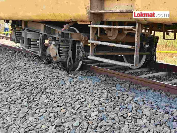Train wheel derails; Shahdol-Nagpur Express averts major accident | रेल्वेची चाक रुळावरून घसरली; शहडोल - नागपूर एक्सप्रेसचा मोठा अपघात टळला Train wheel derails; Shahdol-Nagpur Express averts major accident | रेल्वेची चाक रुळावरून घसरली; शहडोल - नागपूर एक्सप्रेसचा मोठा अपघात टळला